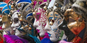 Slávny benátsky karneval aj s ubytovaním