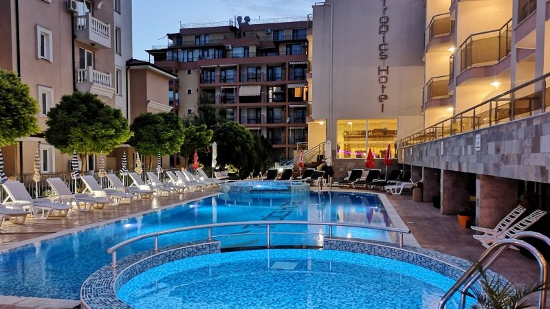 Tropics & Venera Hotel ***