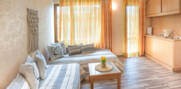 Pomorie - Hotel Zeus 3* s raňajkami a s letenkou
