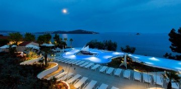 Týždeň pri Trogire s dopravou a raňajkami - hotel Amadria 3*