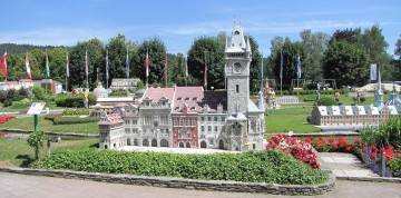 Najkrajšie stavby sveta a tyrkysové jazero Wörthersee
