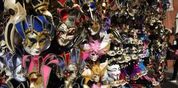 Slávny benátsky karneval aj s ubytovaním