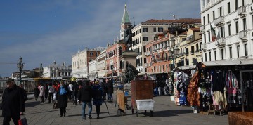 Slávny benátsky karneval aj s ubytovaním