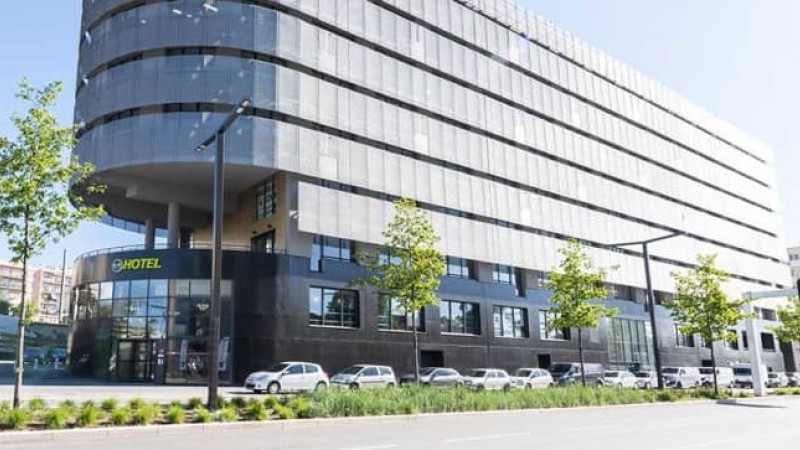 B&B Hotel Nice Aéroport Arenas & Ibis Budget Saint Martin de Crau Porte de Camargue
