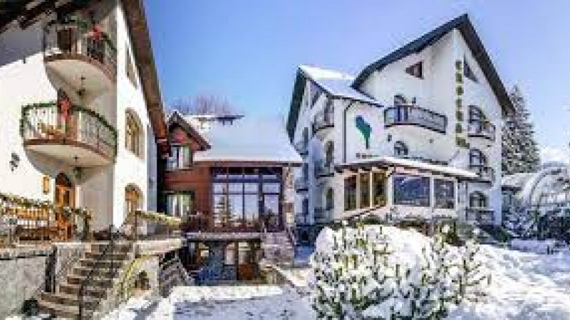 Crocus Hotel 
